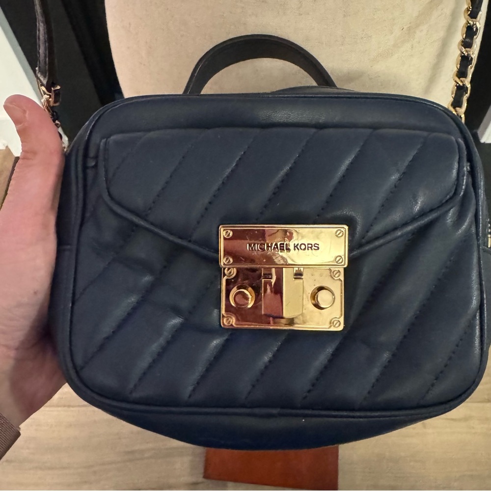 💙 Michael Kors Quilted Navy Leather Crossbody Bag